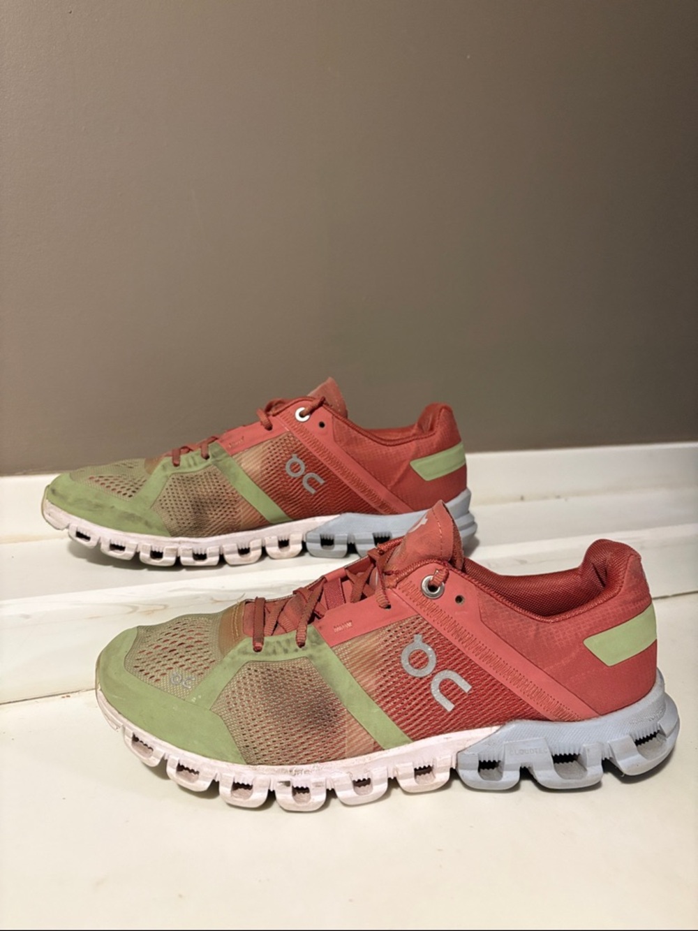 ON Cloud Running Cloudflow Women’s shoes 6.5